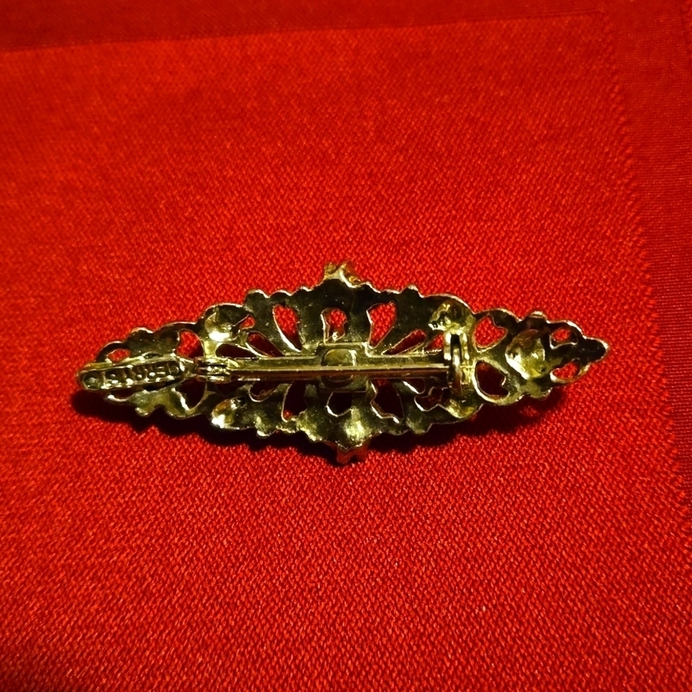 Vintage Gerry's brooch with aqua color beads on fancy floral design - Picture 2 of 3